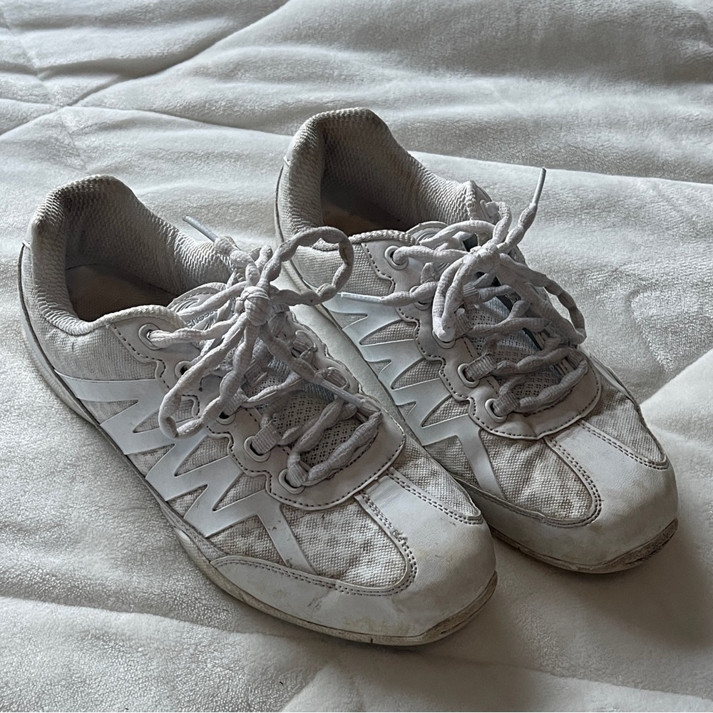 Chasse Apex Cheerleading Shoes Size 8